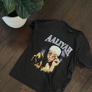 Aaliyah Graphic Tee - Black